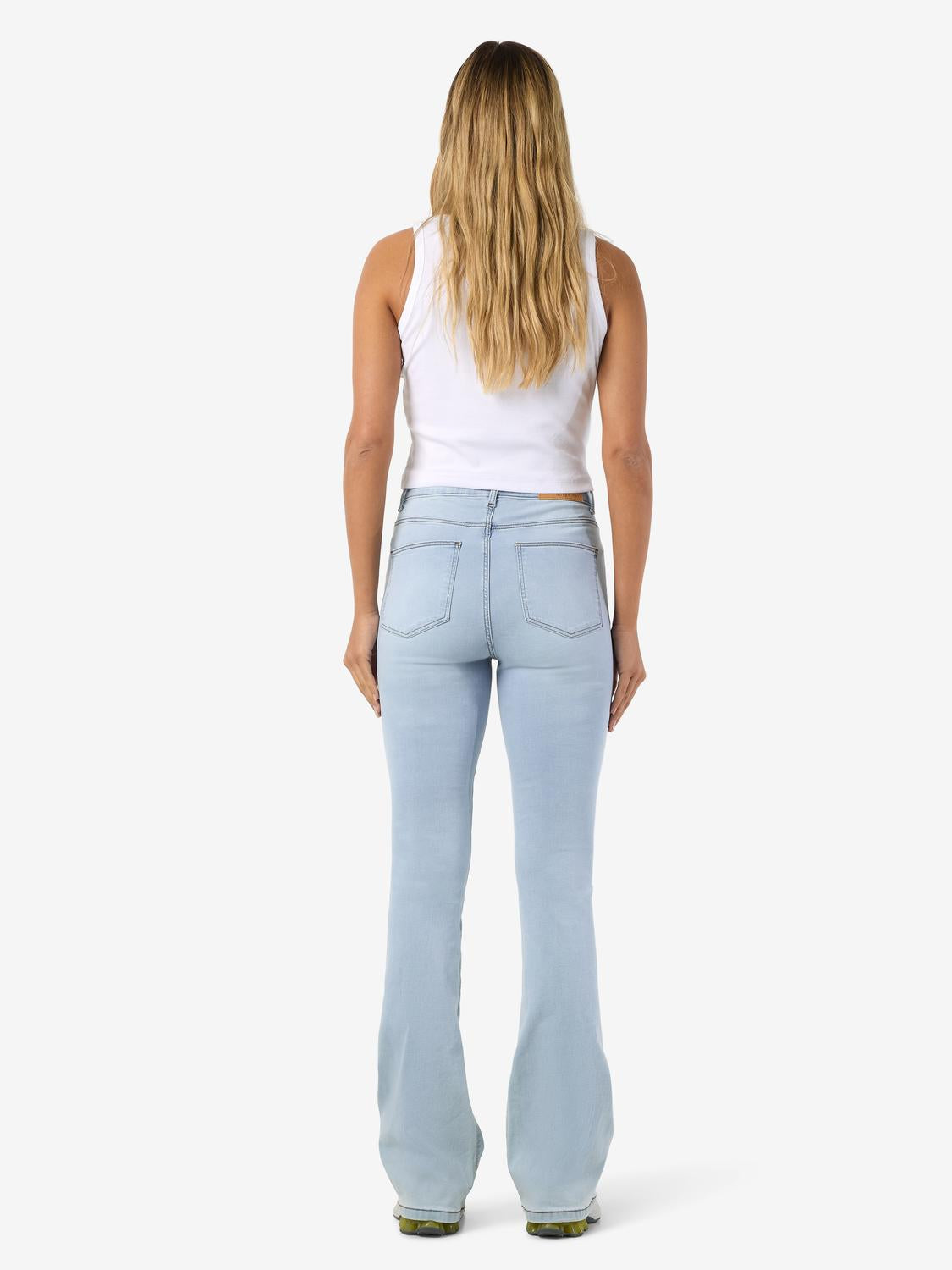 model_shot-front_full